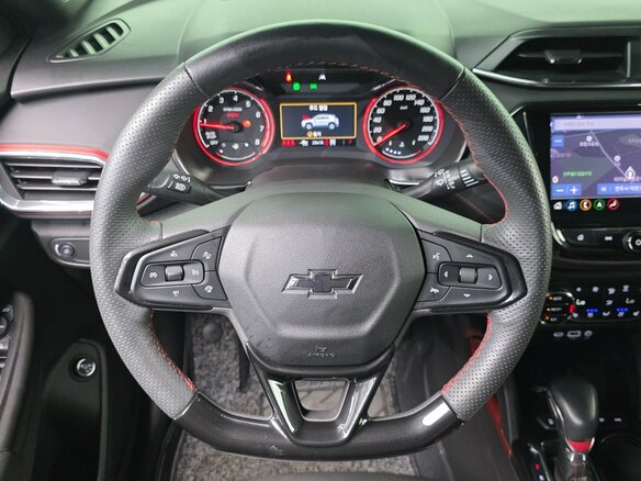 2022 Chevrolet TrailBlazer III, чёрный, 2000000 рублей - вид 13