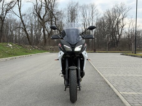 2018 Yamaha MT-09 Tracer (FJ-09), серый, 900000 рублей, вид 3