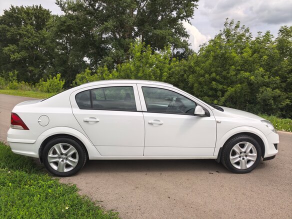 2013 Opel Astra H Рестайлинг, белый, 750000 рублей - вид 3