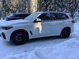 2021 BMW X5 M50i IV (G05/G18), белый, 7999000 рублей, вид 5