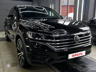 2019 Volkswagen Touareg III, коричневый, 3999990 рублей, вид 3