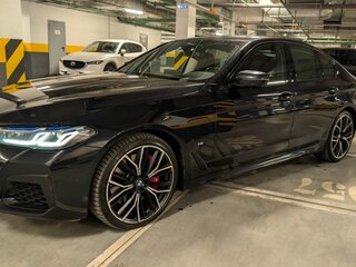 2021 BMW 5 серии 545e xDrive VII (G30/G31/G38) Рестайлинг, чёрный, 5120000 рублей, вид 1