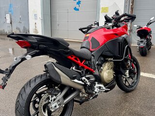 2025 Ducati Multistrada V4, красный, 3000000 рублей, вид 5