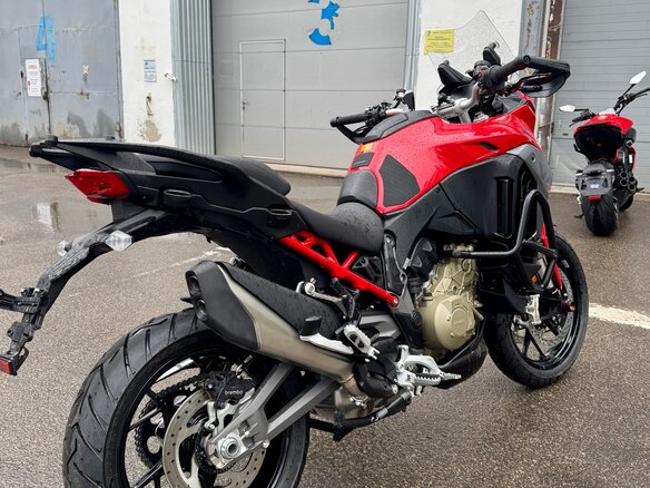 2025 Ducati Multistrada V4, красный, 3000000 рублей - вид 4
