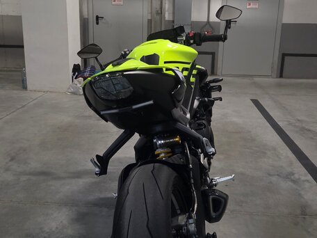 2023 Triumph Street Triple, жёлтый, 1420000 рублей, вид 5