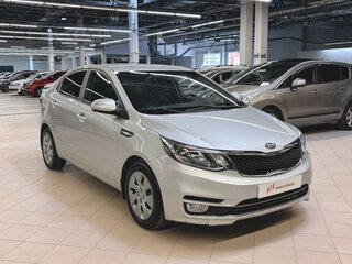 2016 Kia Rio III Рестайлинг, серебристый, 1065000 рублей, вид 2