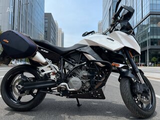 2012 KTM 990 SM, белый, 685000 рублей, вид 2