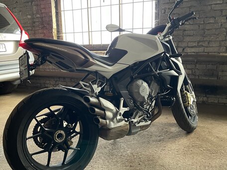 2013 MV Agusta Brutale 675, белый, 515000 рублей, вид 2