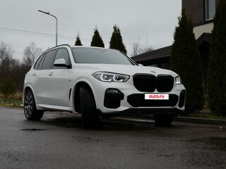 2020 BMW X5 M50d IV (G05/G18), белый, 8900000 рублей, вид 4