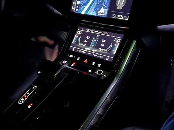 2021 Audi Q7 45 TFSI II (4M) Рестайлинг, белый, 3141000 рублей - вид 13