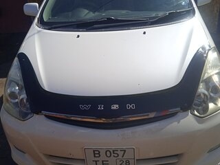 2005 Toyota Wish I, белый, 700000 рублей, вид 3