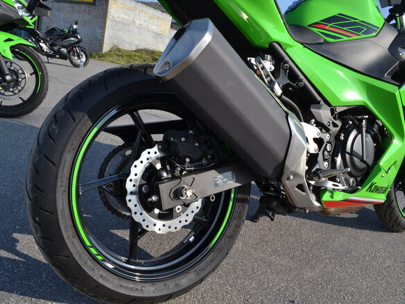 2024 Kawasaki Ninja 400, зелёный, 700000 рублей - вид 23