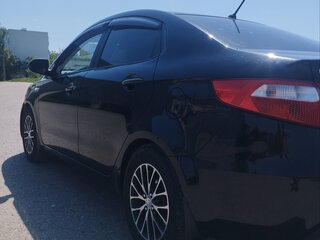 2013 Kia Rio 5-speed III, чёрный, 880000 рублей, вид 5
