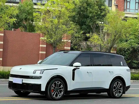 Lynk & Co 900
