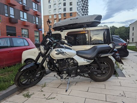 2018 Bajaj Avenger, белый, 170000 рублей, вид 2