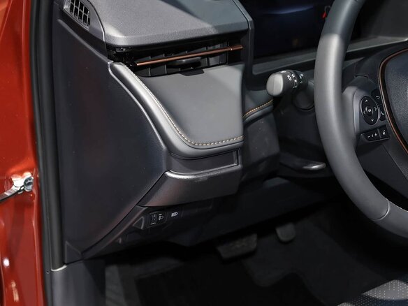 2025 Toyota Corolla Cross I Рестайлинг, оранжевый, 2950000 рублей - вид 9