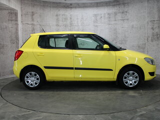2010 Skoda Fabia II Рестайлинг, жёлтый, 454000 рублей, вид 4