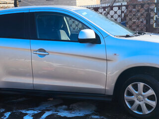 2013 Mitsubishi ASX I, серебристый, 700000 рублей, вид 3