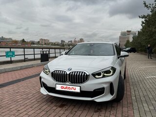 2021 BMW 1 серии 118d III (F40), белый, 2850000 рублей, вид 3