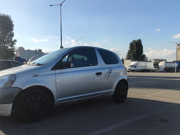 1999 Toyota Vitz I (P10), серебристый, 320000 рублей - вид 8