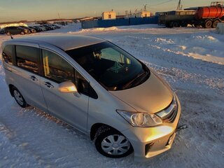 2015 Honda Freed I Рестайлинг 2, серебристый, 1270000 рублей, вид 2