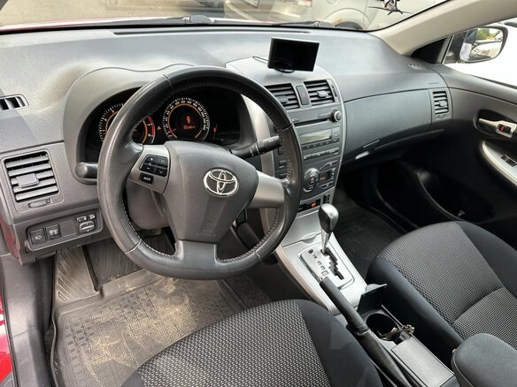 2011 Toyota Corolla X (E140, E150) Рестайлинг, пурпурный, 1300000 рублей - вид 11
