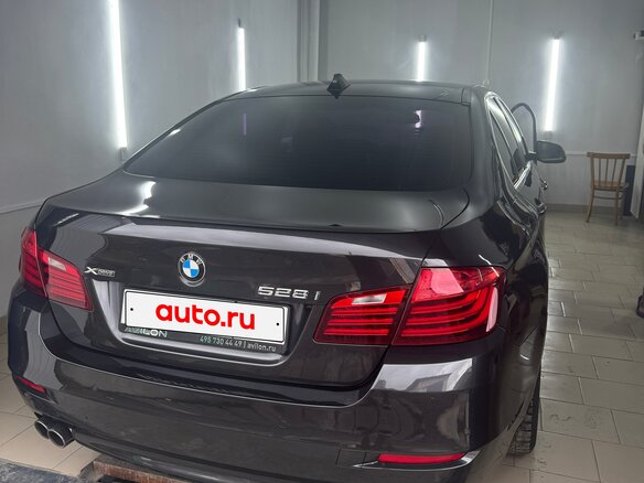 2013 BMW 5 серии 528i xDrive VI (F10/F11/F07) Рестайлинг, серый, 1500000 рублей - вид 3