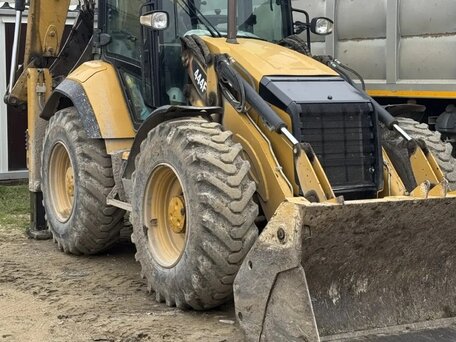2020 Caterpillar 444, 10000000 рублей, вид 1