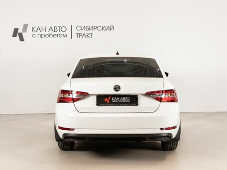 2017 Skoda Superb III, белый, 1748658 рублей, вид 4
