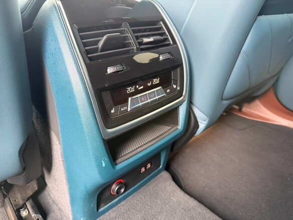 2024 BMW XM 50e, голубой, 18888666 рублей - вид 14