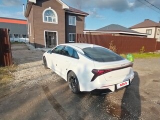 2025 Kia K5 III Рестайлинг, белый, 4250000 рублей, вид 1