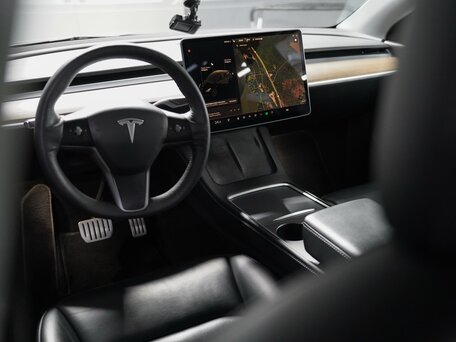 2021 Tesla Model Y Performance I, чёрный, 4450000 рублей, вид 4
