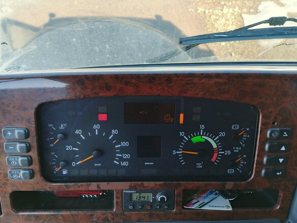2000 Mercedes-Benz Actros, красный, 2000000 рублей - вид 18