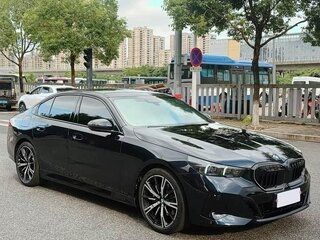 2026 BMW 5 серии 530i VIII (G60/G61/G68), чёрный, 6850000 рублей, вид 3