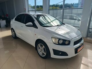 2013 Chevrolet Aveo II, белый, 569000 рублей, вид 3