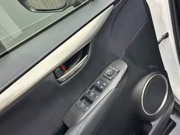 2020 Lexus NX 200 I Рестайлинг, белый, 2950000 рублей - вид 18