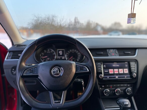 2014 Skoda Octavia III (A7), красный, 1400000 рублей - вид 11