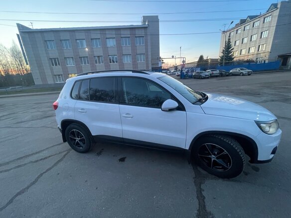 2011 Volkswagen Tiguan I Рестайлинг, белый, 1080000 рублей - вид 3