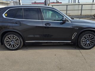 2022 BMW X5 45e IV (G05/G18), чёрный, 7500000 рублей, вид 4
