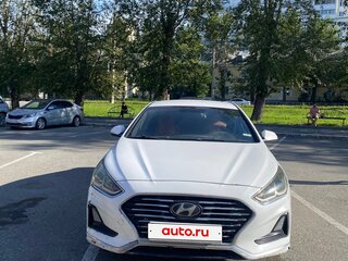 2019 Hyundai Sonata VII (LF) Рестайлинг, белый, 900000 рублей, вид 1