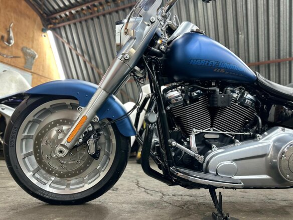2018 Harley-Davidson Fat Boy, синий, 1990000 рублей - вид 30