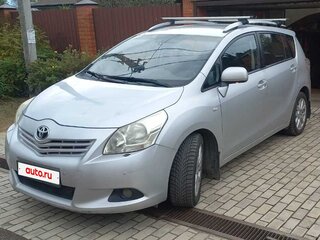 2010 Toyota Verso I, серебристый, 940000 рублей, вид 2