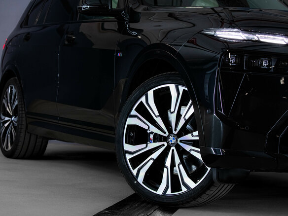 2026 BMW X7 40i I (G07) Рестайлинг, чёрный - вид 10