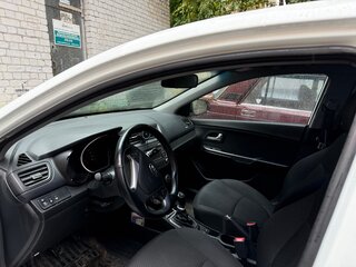 2015 Kia Rio III Рестайлинг, белый, 730000 рублей, вид 5