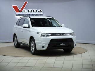 2013 Mitsubishi Outlander III, белый, 1590000 рублей, вид 3