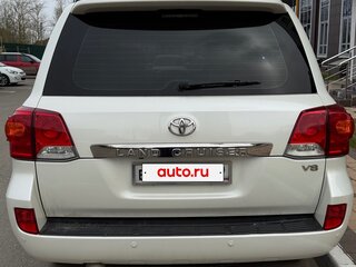 2013 Toyota Land Cruiser 200 Series Рестайлинг 1, белый, 3500000 рублей, вид 4