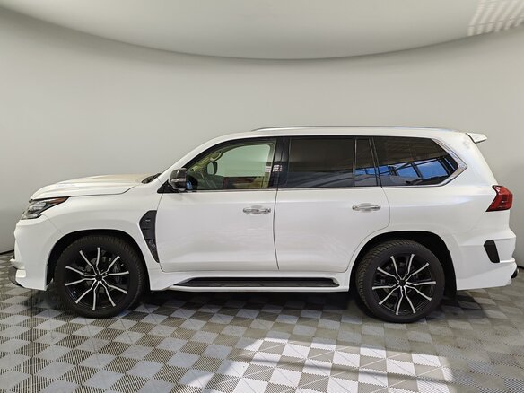 2017 Lexus LX 570 III Рестайлинг 2, белый, 8000000 рублей - вид 7