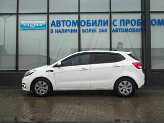 2017 Kia Rio III Рестайлинг, белый, 650000 рублей, вид 2
