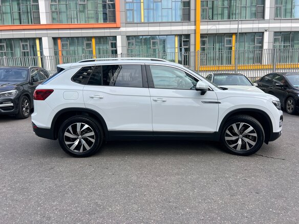2021 Volkswagen Tayron I, белый - вид 3