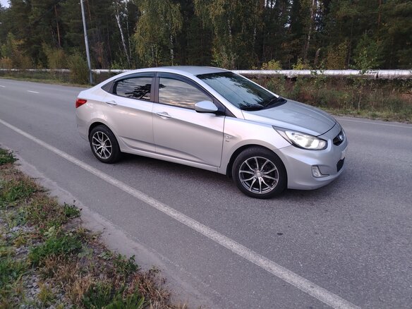 2013 Hyundai Solaris I, серебристый, 750000 рублей - вид 6